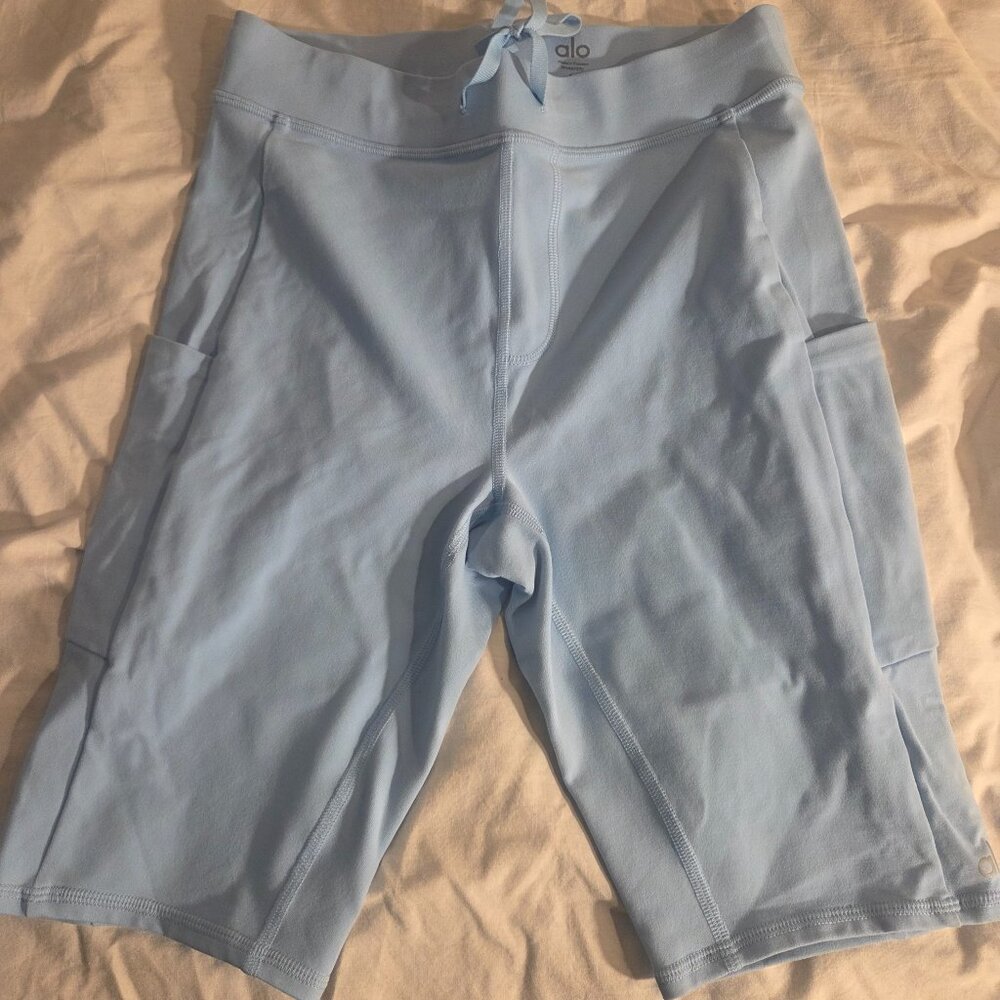 alo women's leggings baby blue in color size medium brand new